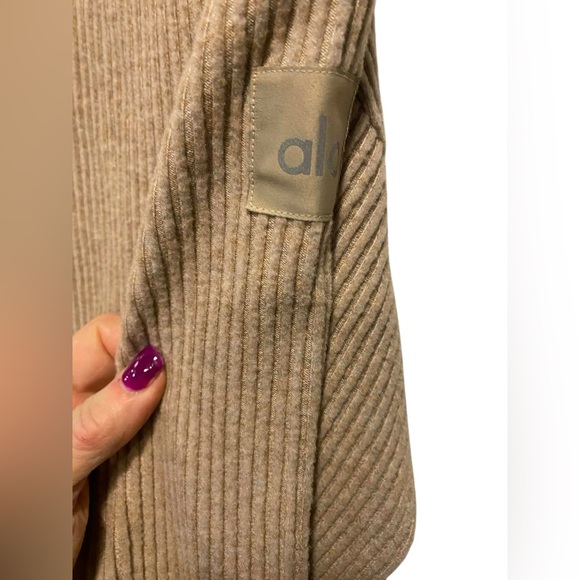 NWT Alo Yoga muse wideleg and hoodie set GRAVEL HEATHER Size S - Picture 3 of 5